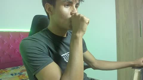 Snapshot of skinny_sam23 chatting on April 18, 2:48 am sam online show from April 18, 2:48 am