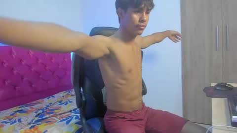 Snapshot of skinny_sam23 chatting on April 24, 4:04 am sam online show from April 24, 4:04 am