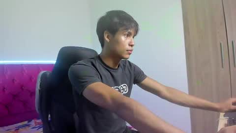 Snapshot of skinny_sam23 chatting on April 29, 3:54 am sam online show from April 29, 3:54 am