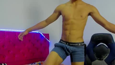 Snapshot of skinny_sam23 chatting on May 16, 3:58 am sam online show from May 16, 3:58 am