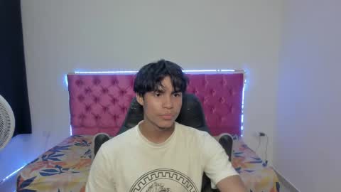Snapshot of skinny_sam23 chatting on May 25, 5:24 am sam online show from May 25, 5:24 am