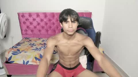 Snapshot of skinny_sam23 chatting on June 5, 5:58 am sam online show from June 5, 5:58 am