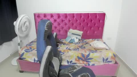 Snapshot of skinny_sam23 chatting on June 17, 7:11 am sam online show from June 17, 7:11 am