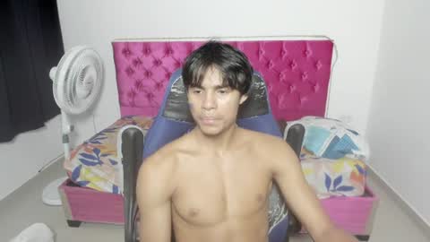 Snapshot of skinny_sam23 chatting on June 18, 9:14 am sam online show from June 18, 9:14 am