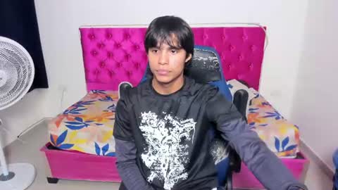 Snapshot of skinny_sam23 chatting on July 4, 5:35 am sam online show from July 4, 5:35 am