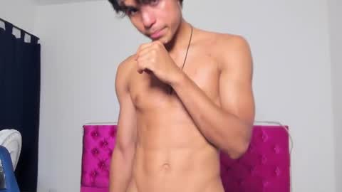 Snapshot of skinny_sam23 chatting on July 10, 5:01 am sam online show from July 10, 5:01 am