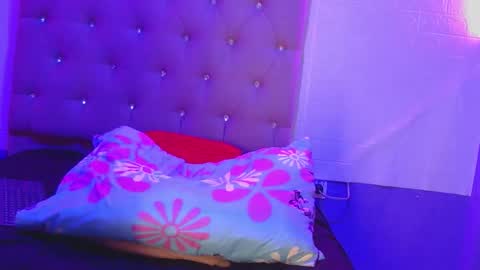 Snapshot of skinny_saraa chatting on March 12, 4:18 am skinny_saraa online show from March 12, 4:18 am