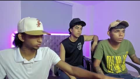 Snapshot of skinny_tatto01 chatting on October 27, 8:24 pm skinny_tatto01 online show from October 27, 8:24 pm