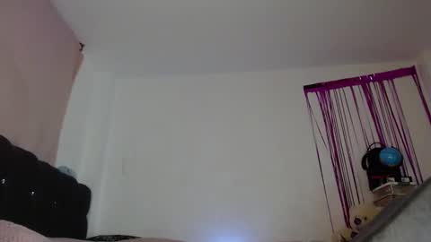 Snapshot of skinny_yizz chatting on March 6, 6:26 pm Only Pvt online show from March 6, 6:26 pm