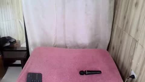 Snapshot of skinny_yizz chatting on November 7, 2:06 pm Only Pvt online show from November 7, 2:06 pm