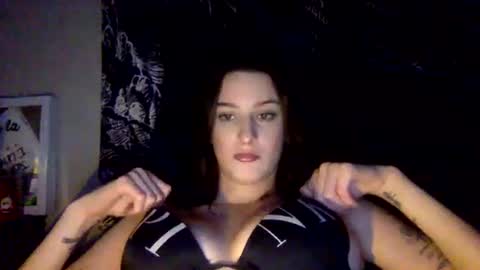 Snapshot of skinnyangel21 chatting on November 27, 3:19 am skinnyangel21 online show from November 27, 3:19 am