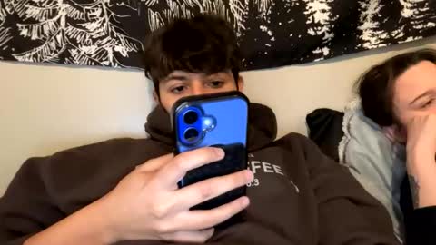 Snapshot of skinnyangel21 chatting on December 18, 5:57 am skinnyangel21 online show from December 18, 5:57 am