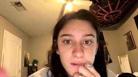 Snapshot of skinnyangel21 chatting on January 15, 2:21 pm skinnyangel21 online show from January 15, 2:21 pm