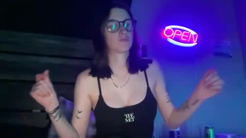 Snapshot of skinnyangel21 chatting on February 28, 4:57 am skinnyangel21 online show from February 28, 4:57 am