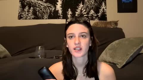Snapshot of skinnyangel21 chatting on March 6, 4:53 am skinnyangel21 online show from March 6, 4:53 am