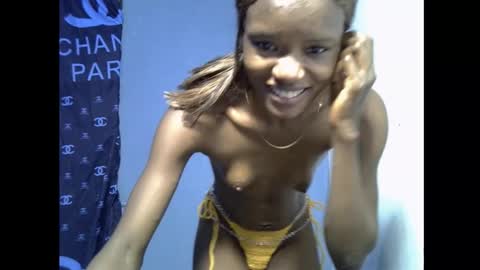 Snapshot of skinnybeauty1 chatting on February 24, 7:45 pm Linda independent model online show from February 24, 7:45 pm
