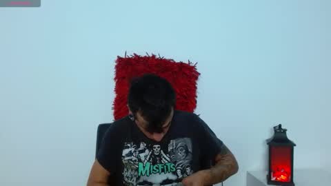 Snapshot of skinnydevil1 chatting on February 13, 3:35 am skinnydevil1 online show from February 13, 3:35 am