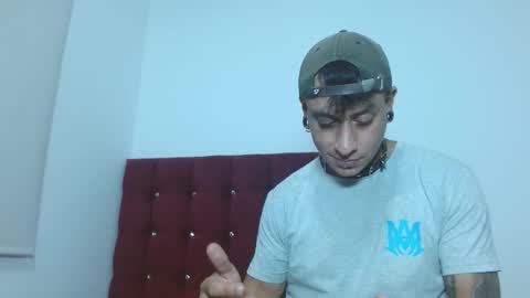 Snapshot of skinnydevil1 chatting on February 24, 4:32 am skinnydevil1 online show from February 24, 4:32 am