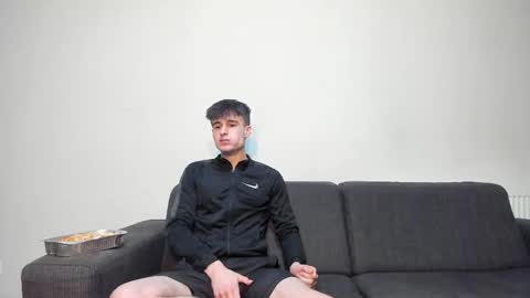 Snapshot of skinnyguywithbigd chatting on December 22, 1:45 am skinnyguywithbigd online show from December 22, 1:45 am