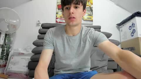 Snapshot of skinnyguywithbigd chatting on May 14, 2:57 pm skinnyguywithbigd online show from May 14, 2:57 pm