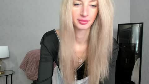 Skinnyladyy online show from February 2, 2:06 am