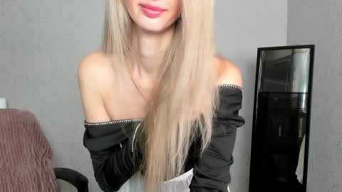Skinnyladyy online show from February 2, 8:13 am