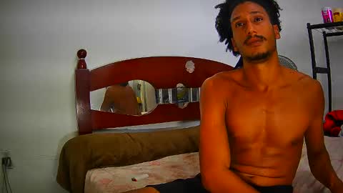 Skinny Latin Man online show from February 17, 4:04 pm