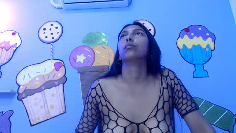 Snapshot of skinnysexzara18 chatting on March 2, 5:19 am zarfa online show from March 2, 5:19 am