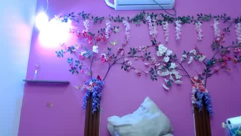 Snapshot of skinnysofia18 chatting on April 26, 1:42 pm sofia online show from April 26, 1:42 pm
