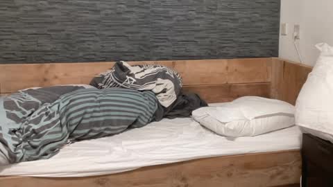 Snapshot of skinnysubboyfeet1999 chatting on March 28, 5:23 pm skinnysubboyfeet1999 online show from March 28, 5:23 pm