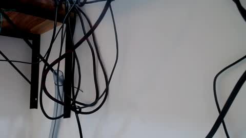 Snapshot of skinnyverus18 chatting on April 19, 6:54 pm VERUS online show from April 19, 6:54 pm