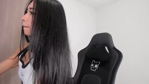 Skinnyy   online show from March 29, 8:36 am