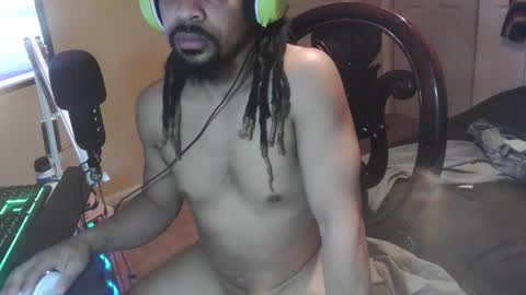 Snapshot of skinzandbait chatting on February 10, 8:53 am strokerpoker online show from February 10, 8:53 am