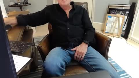 Snapshot of skr235 chatting on February 18, 10:47 pm skr235 online show from February 18, 10:47 pm