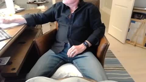 Snapshot of skr235 chatting on February 27, 2:32 am skr235 online show from February 27, 2:32 am