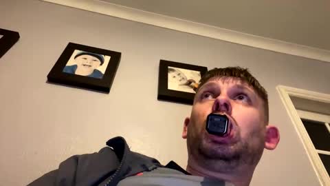 skuzzy25 online show from February 13, 4:41 am