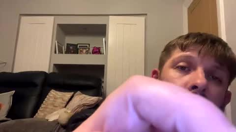 skuzzy25 online show from April 18, 11:16 pm