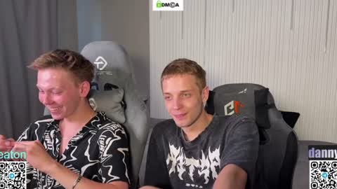 sky_hunter online show from June 19, 1:04 pm
