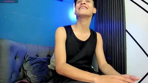 sky_rivers online show from November 30, 3:10 am