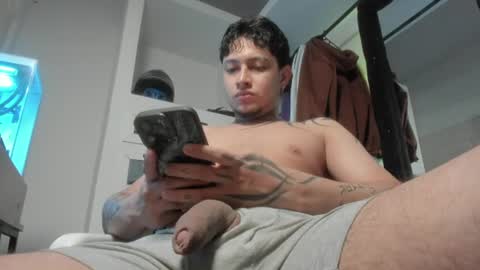 Snapshot of sky_wild chatting on July 5, 5:03 am sky_wild online show from July 5, 5:03 am