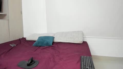 Snapshot of skyblowjob000 chatting on October 28, 3:32 am skyblowjob000 online show from October 28, 3:32 am