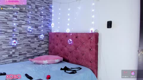 Snapshot of skyhotgirl chatting on December 18, 10:02 pm Sky online show from December 18, 10:02 pm