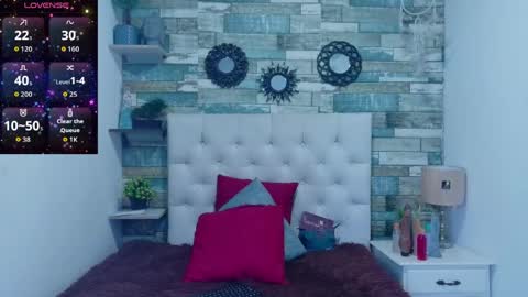 skyler_naomi online show from May 12, 1:41 pm