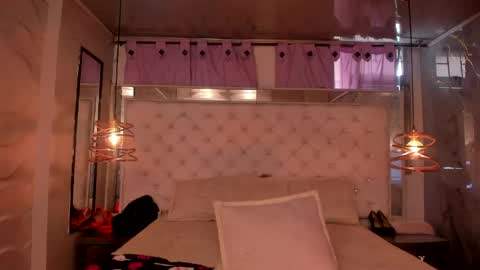 Snapshot of skyler_rouse chatting on June 5, 7:41 pm skyler_rouse online show from June 5, 7:41 pm