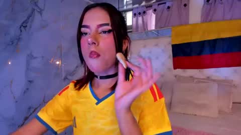 Snapshot of skyler_rouse chatting on June 17, 7:37 pm skyler_rouse online show from June 17, 7:37 pm
