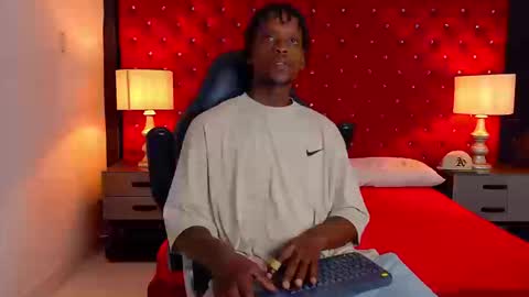 Snapshot of skylerbigxxx chatting on September 19, 4:03 am SKYLERBIGXXX online show from September 19, 4:03 am