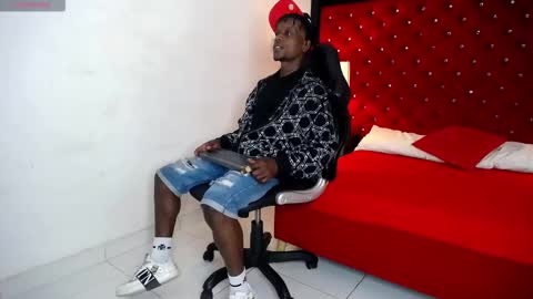 Snapshot of skylerbigxxx chatting on September 22, 3:19 am SKYLERBIGXXX online show from September 22, 3:19 am