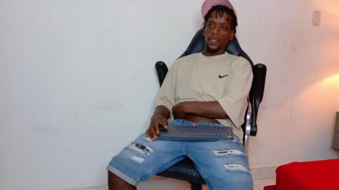 Snapshot of skylerbigxxx chatting on October 2, 4:08 am SKYLERBIGXXX online show from October 2, 4:08 am