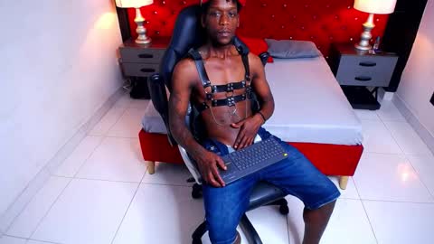 Snapshot of skylerbigxxx chatting on October 17, 4:26 am SKYLERBIGXXX online show from October 17, 4:26 am