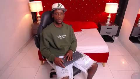 Snapshot of skylerbigxxx chatting on October 20, 3:29 am SKYLERBIGXXX online show from October 20, 3:29 am